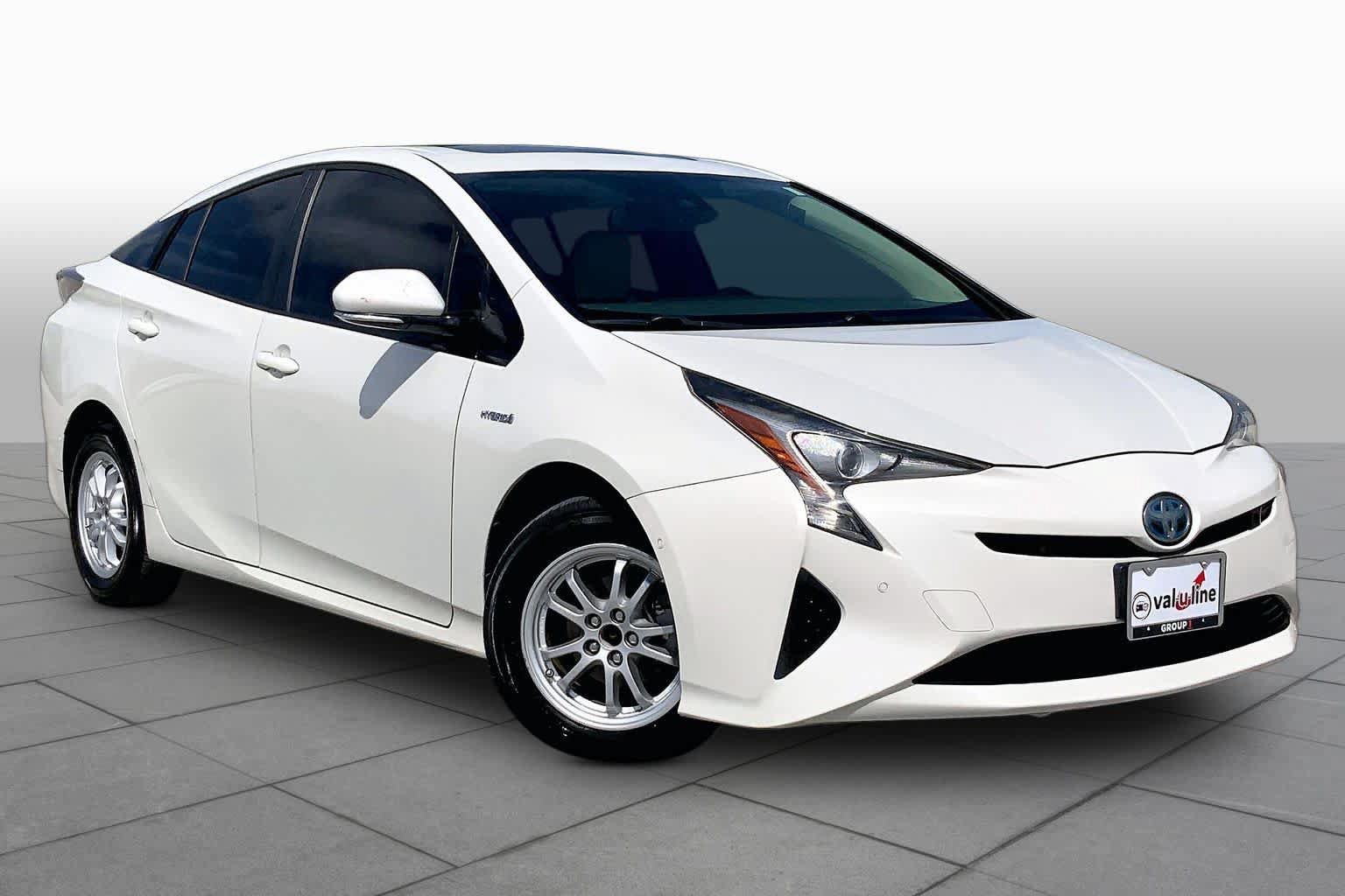 Used 2017 Toyota Prius Four w/ Advanced Technology Package FWD image 3