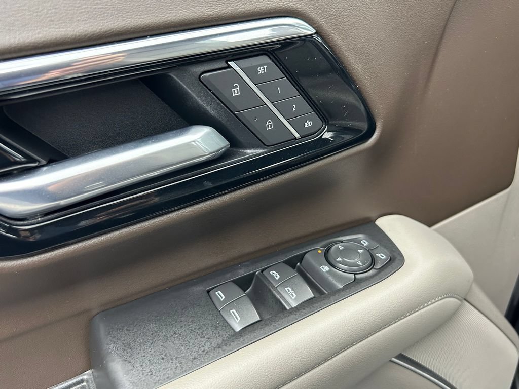 Used 2025 Chevrolet Suburban LT RWD image 51