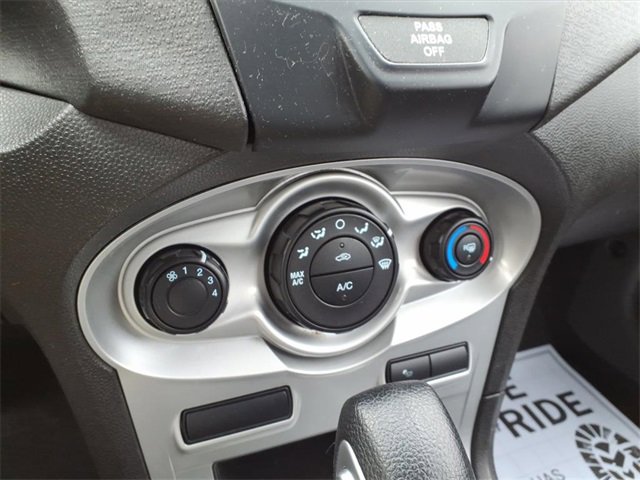 Used 2015 Ford Fiesta SE image 20