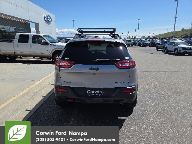 Used 2018 Jeep Cherokee Trailhawk w/ Cold Weather Group AWD/4WD image 6