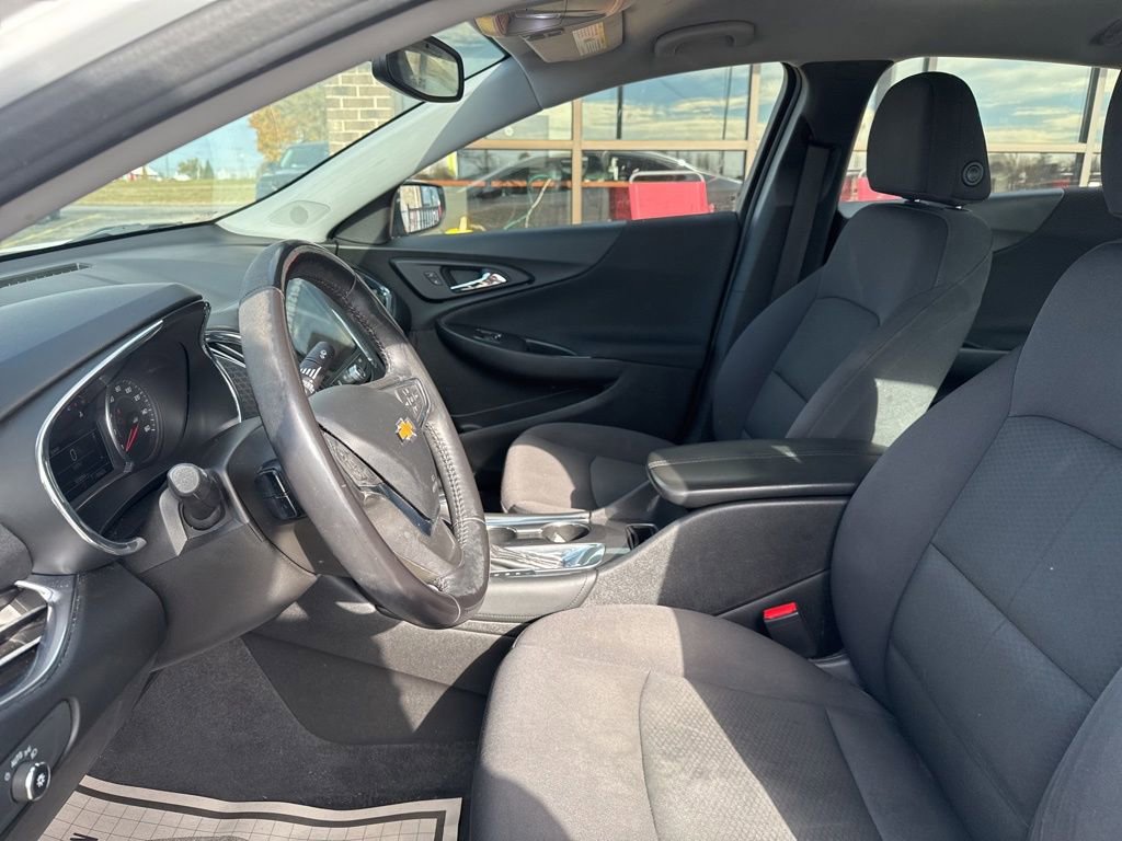 Used 2017 Chevrolet Malibu LT image 28