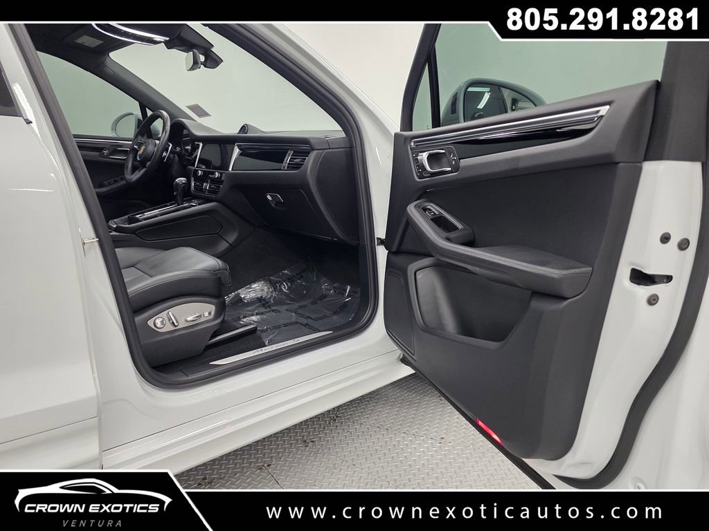 Used 2023 Porsche Macan S AWD/4WD image 15