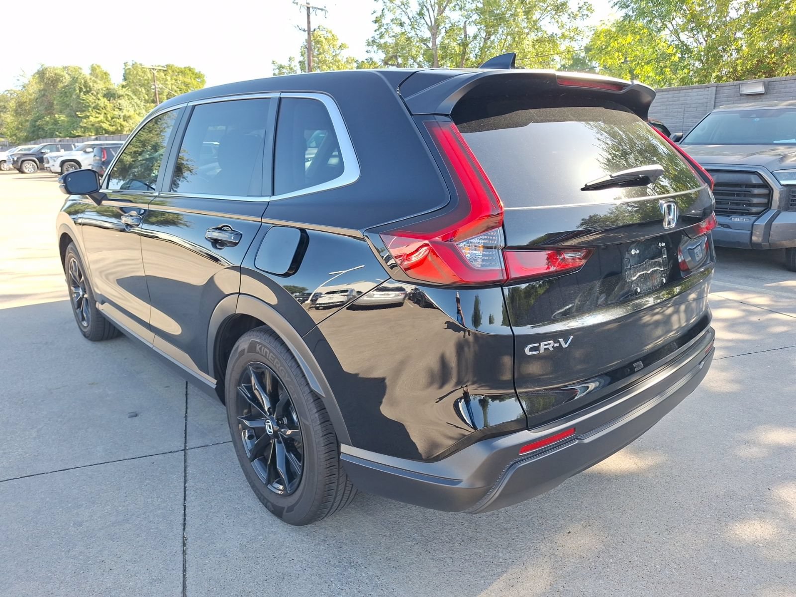 Used 2025 Honda CR-V EX image 4