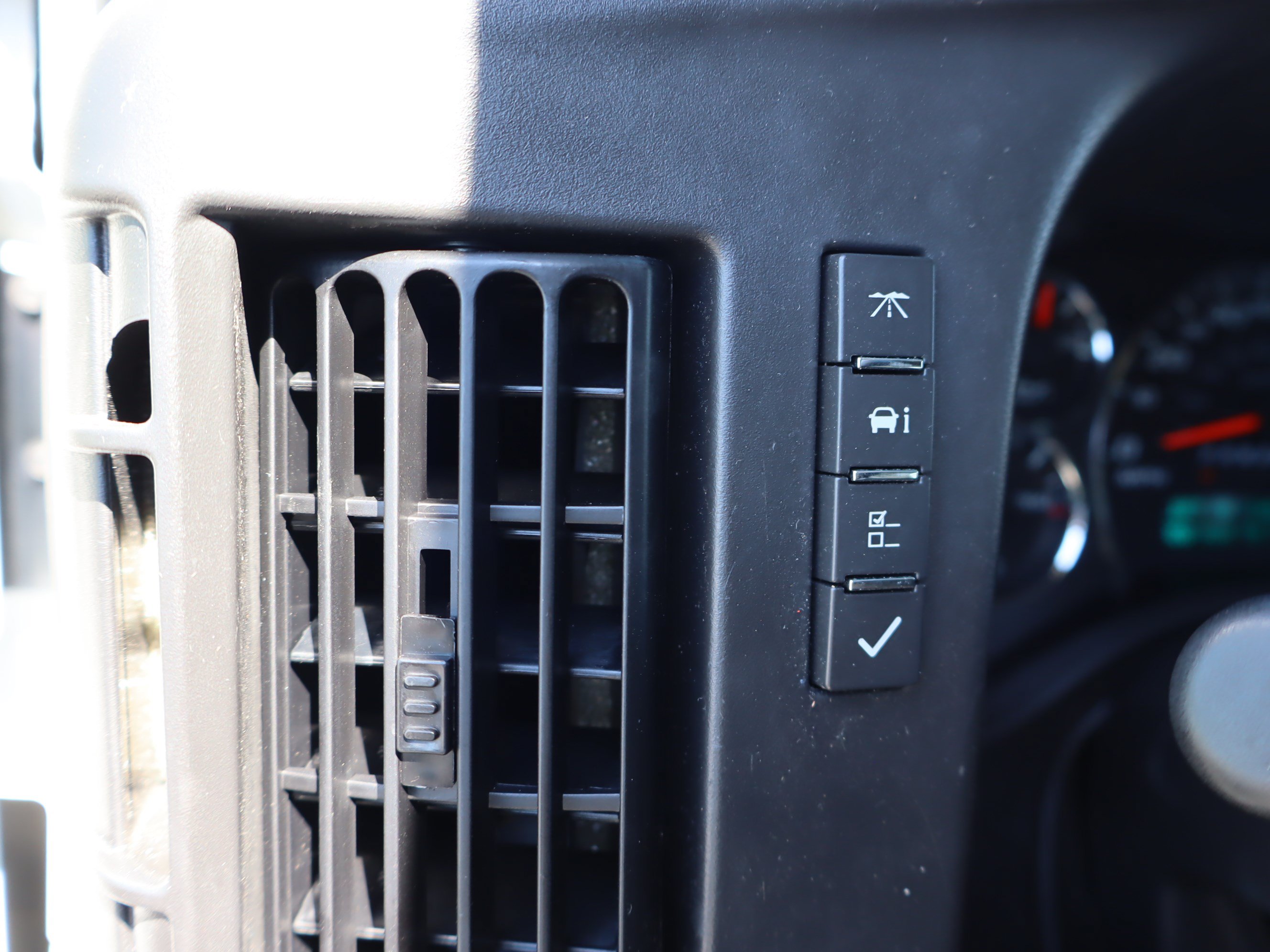 Used 2025 Chevrolet Express 2500 w/ Driver Convenience Package RWD image 19