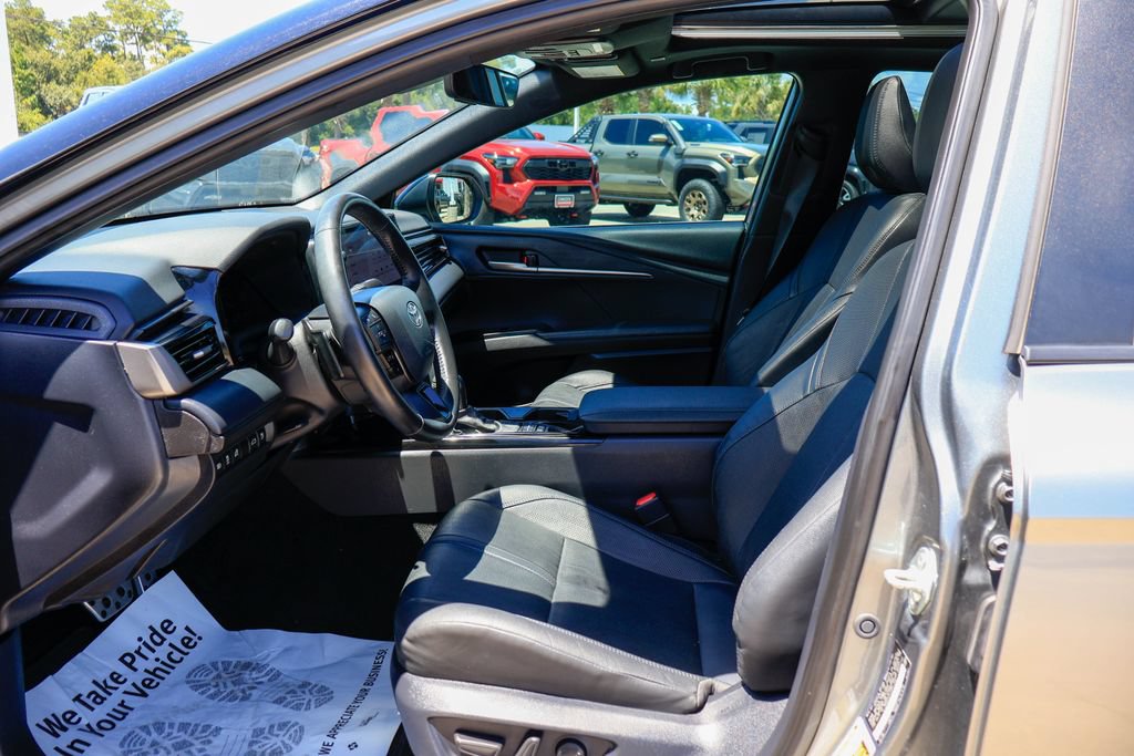 Used 2025 Toyota Camry XSE FWD image 9