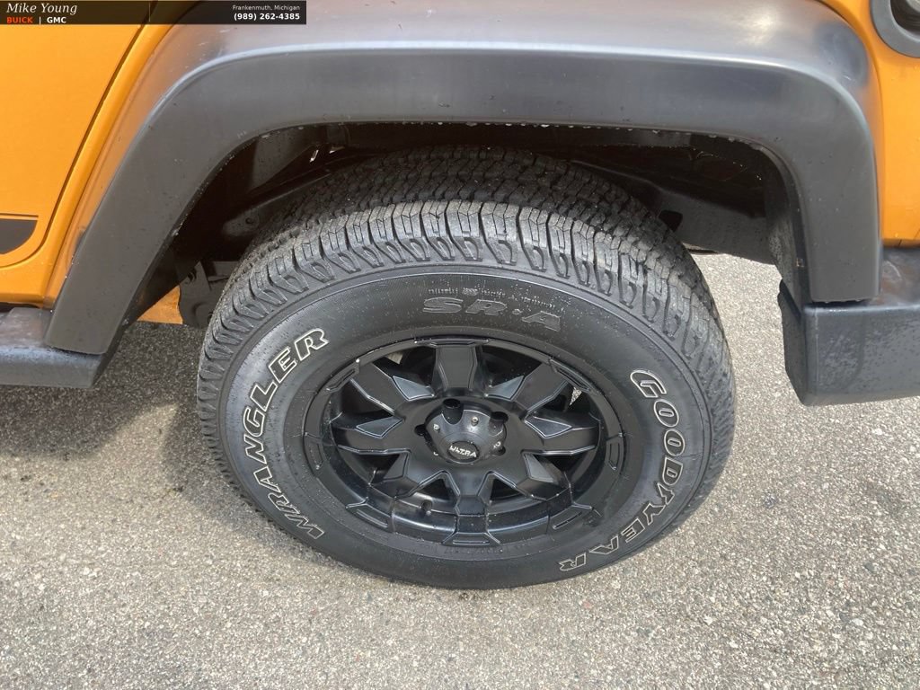 Used 2012 Jeep Wrangler Unlimited Sahara w/ Dual Top Group AWD/4WD image 9