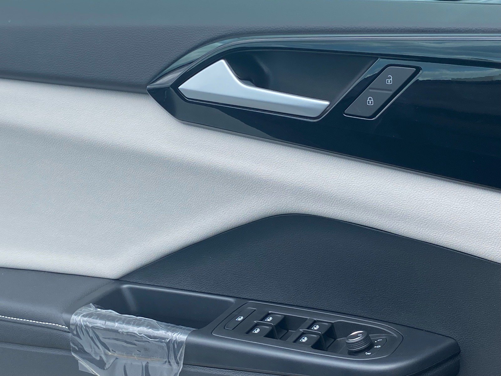New 2026 Volkswagen Taos S FWD image 8