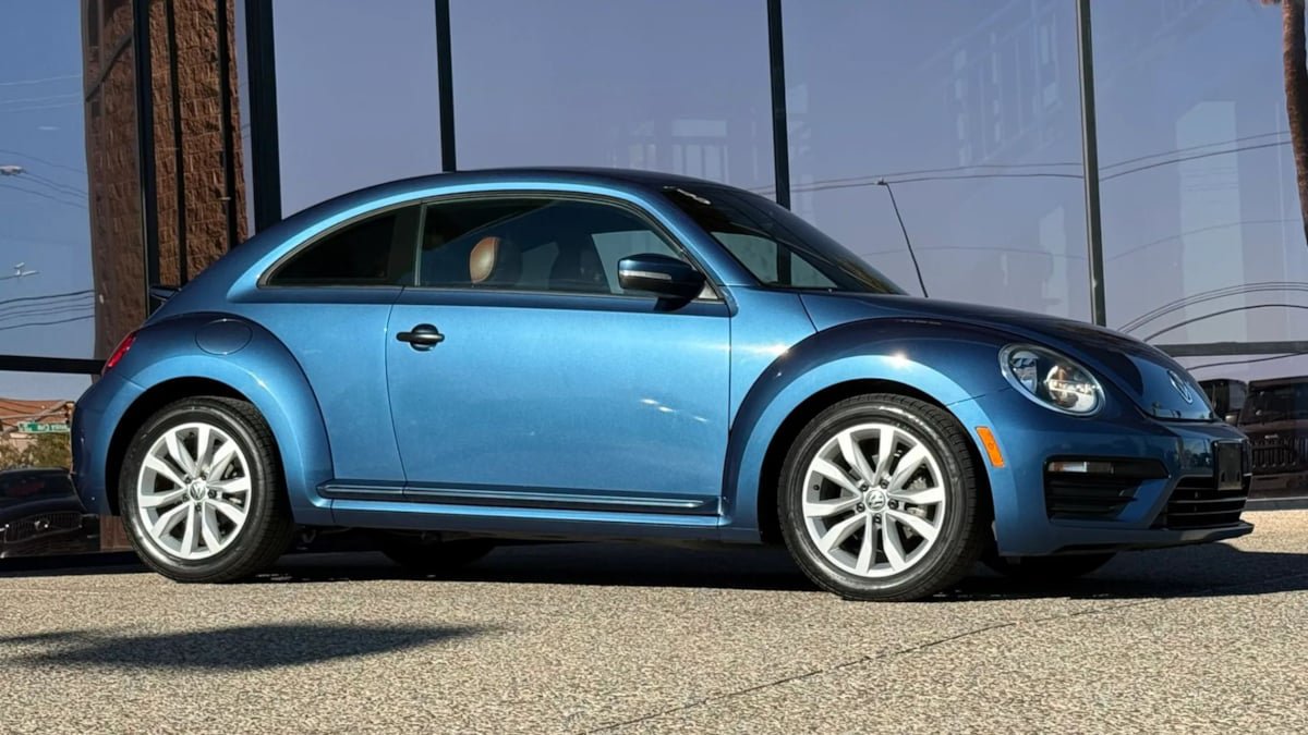 Used 2017 Volkswagen Beetle 1.8T S FWD image 16