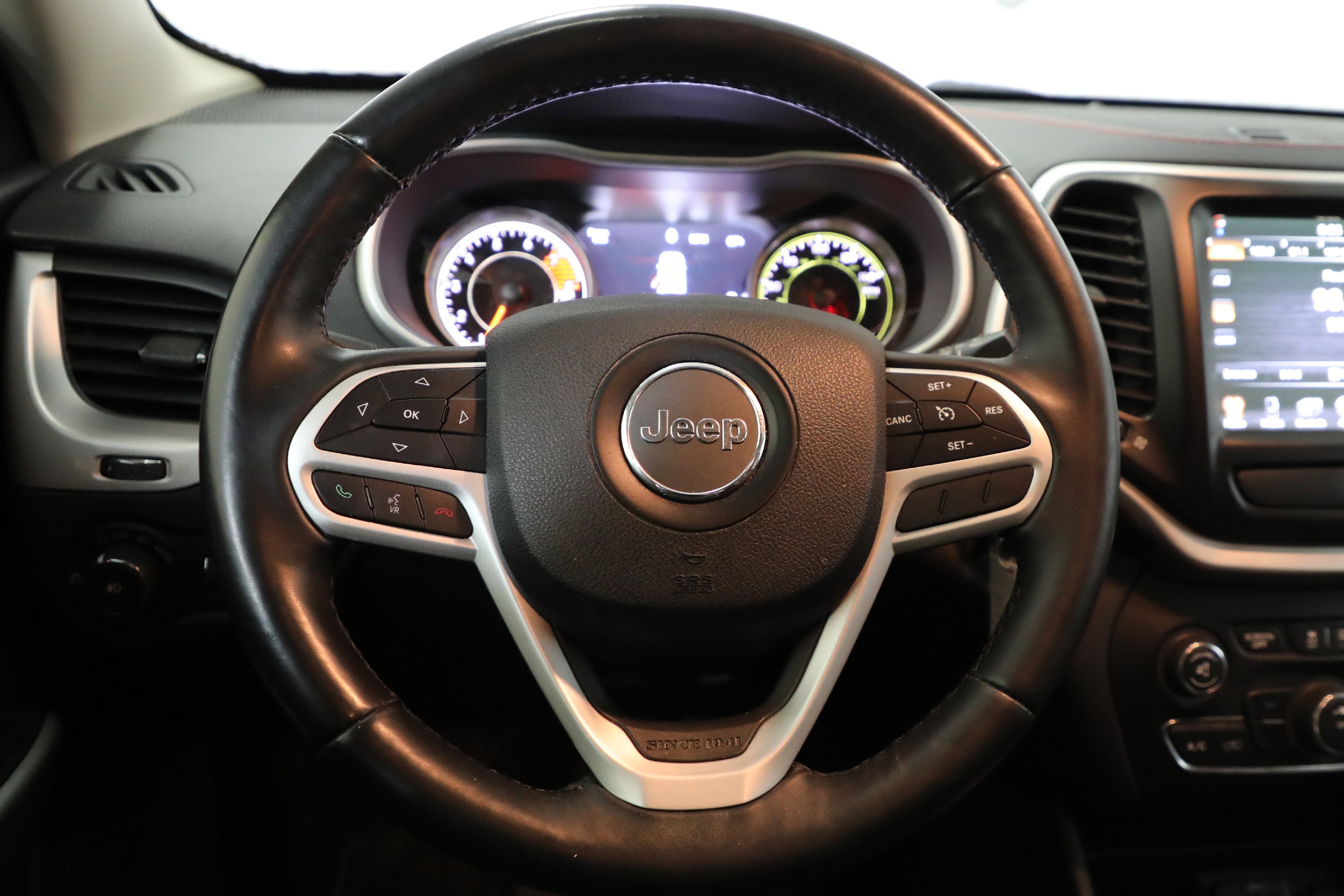 Used 2017 Jeep Cherokee Trailhawk w/ Cold Weather Group image 3