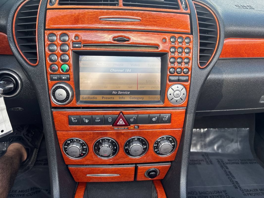 Used 2011 Mercedes-Benz SLK 350 image 17