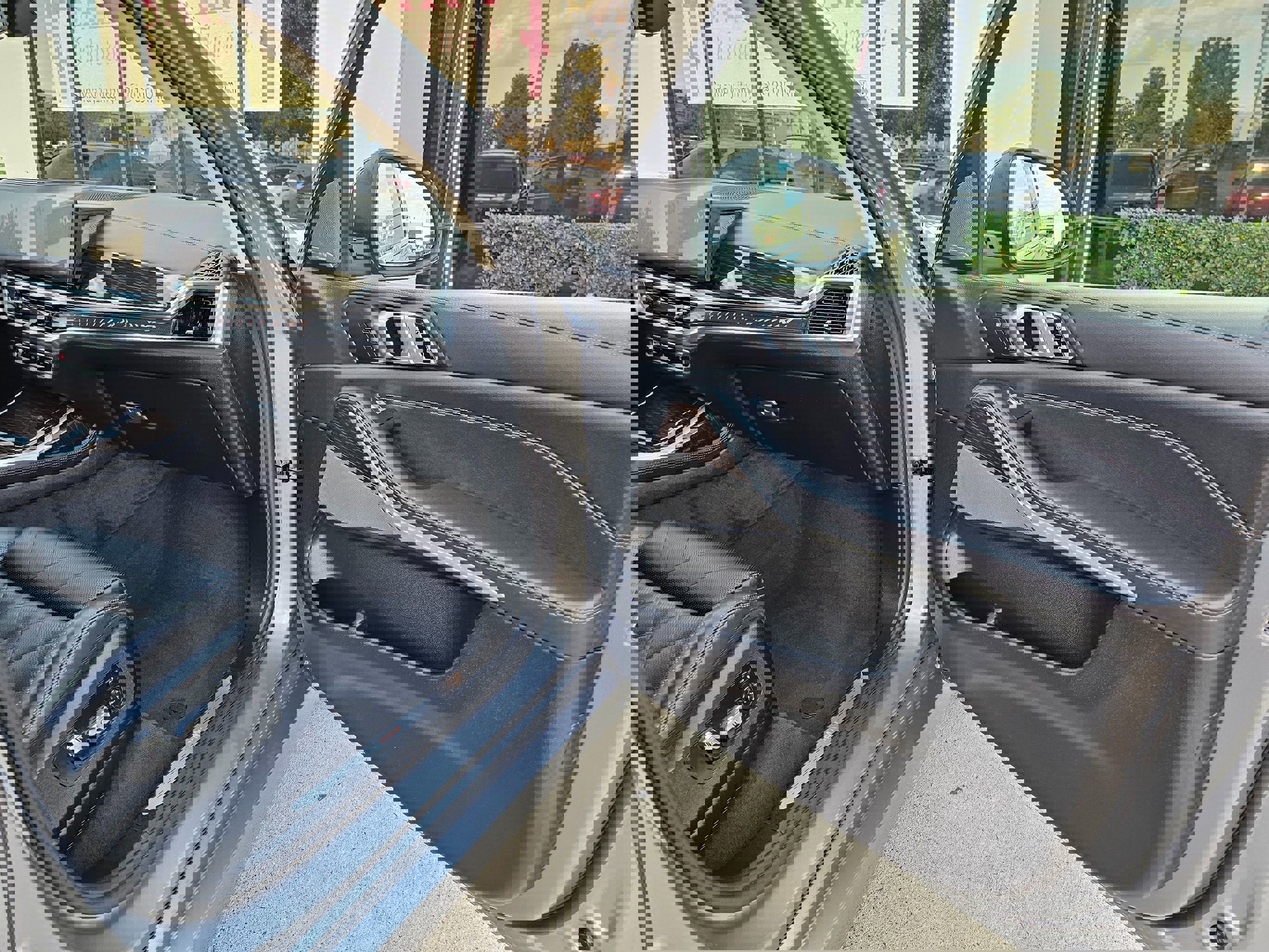 Used 2025 BMW X7 xDrive40i image 34