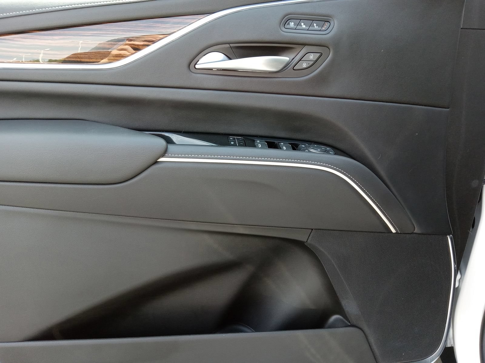 Used 2023 Cadillac Escalade ESV Premium Luxury w/ LPO, Radiant Package AWD/4WD image 9