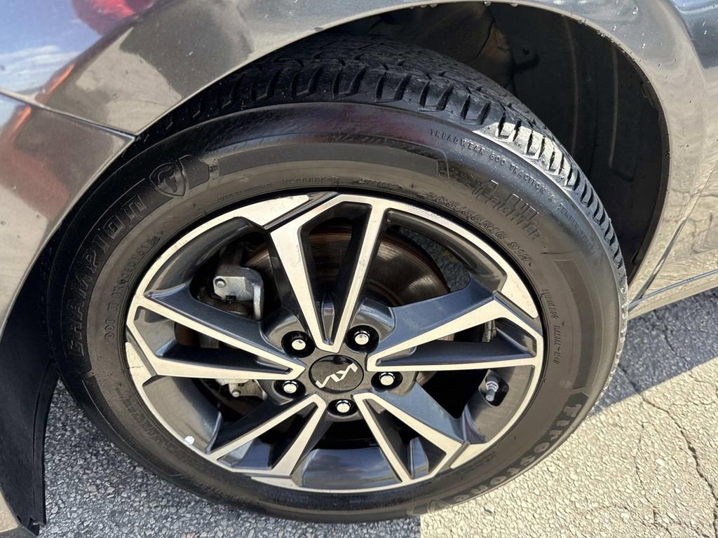Used 2022 Kia Forte LXS image 3