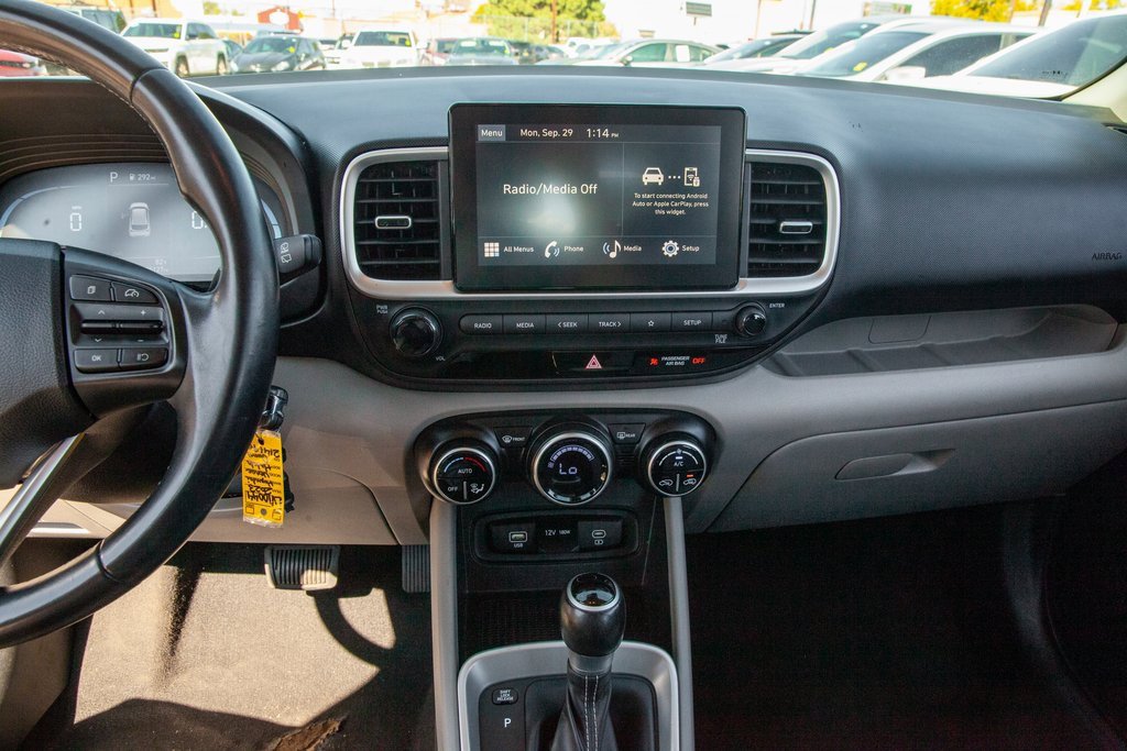 Used 2023 Hyundai Venue SEL image 15
