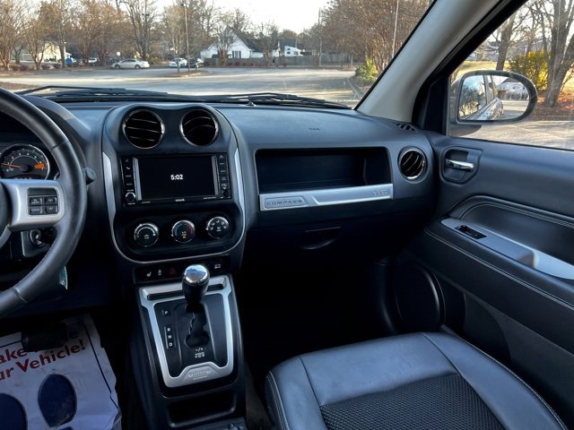 Used 2016 Jeep Compass Latitude image 30