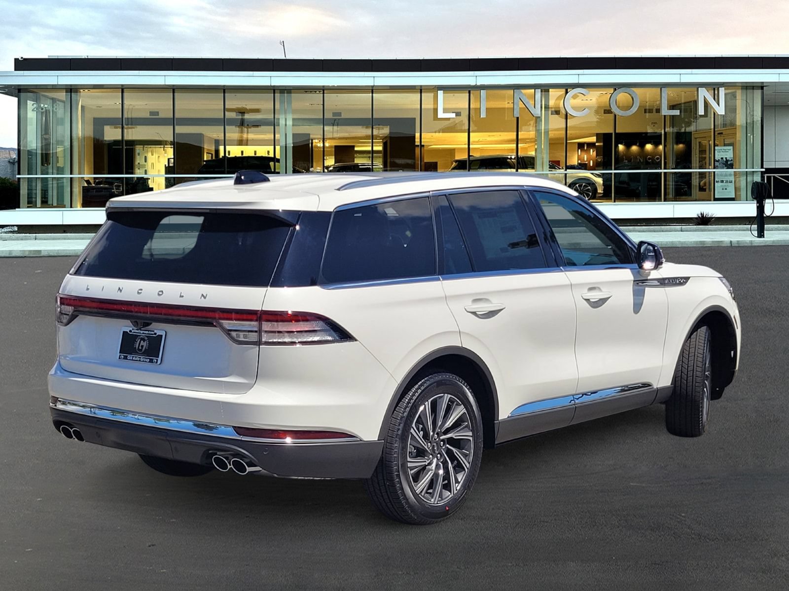 New 2026 Lincoln Aviator AWD image 4