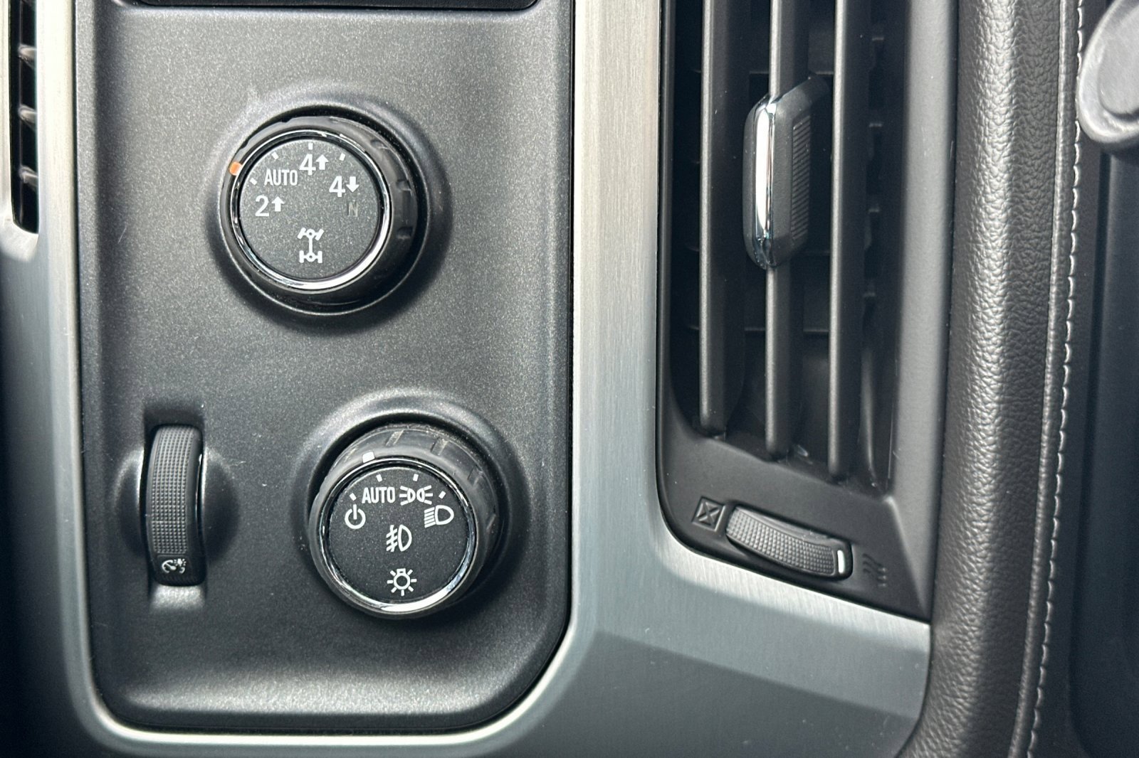 Used 2014 GMC Sierra 1500 SLT w/ SLT Crew Cab Value Package image 38