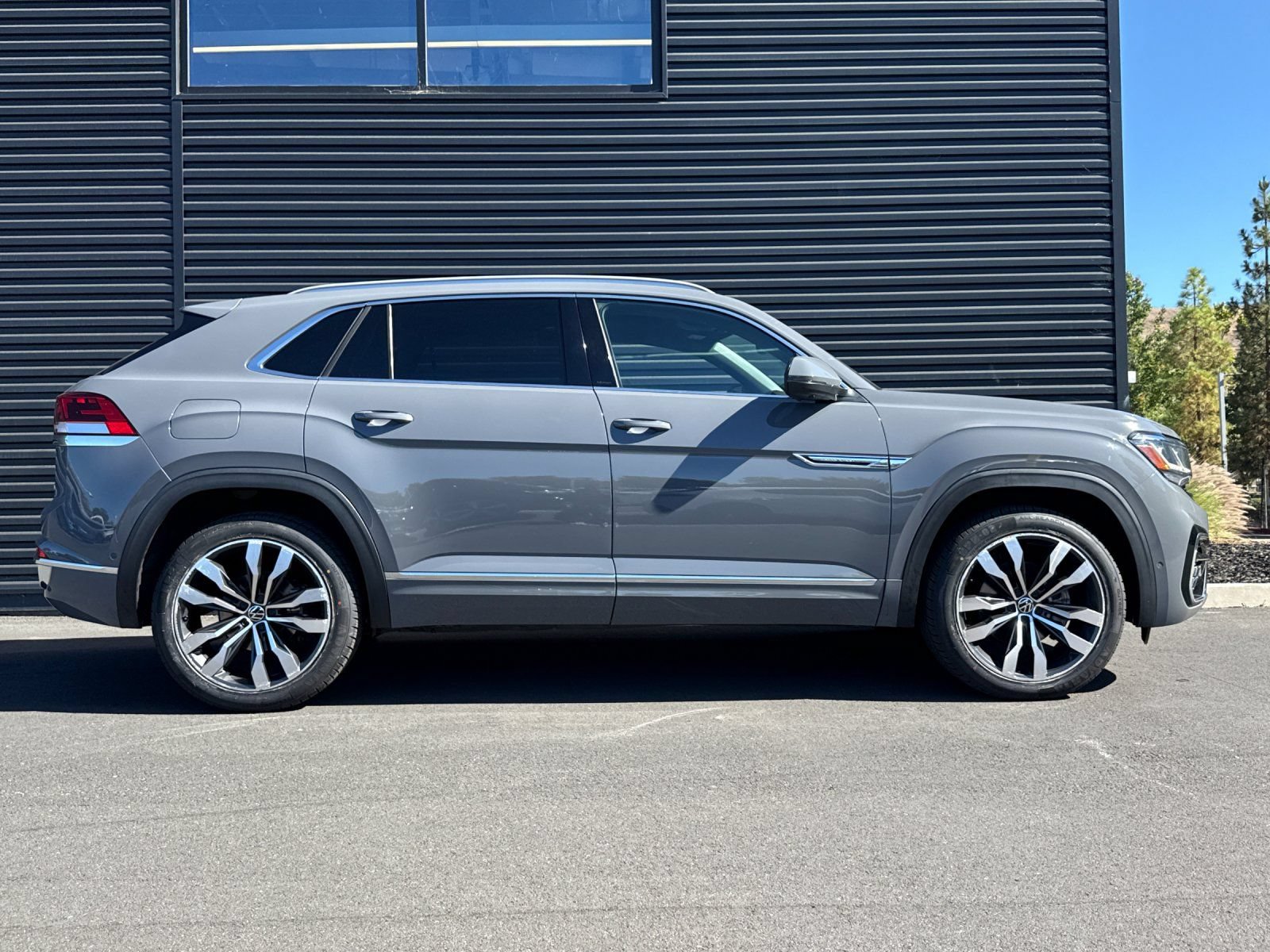 Used 2021 Volkswagen Atlas Cross Sport SEL Premium R-Line AWD/4WD image 10
