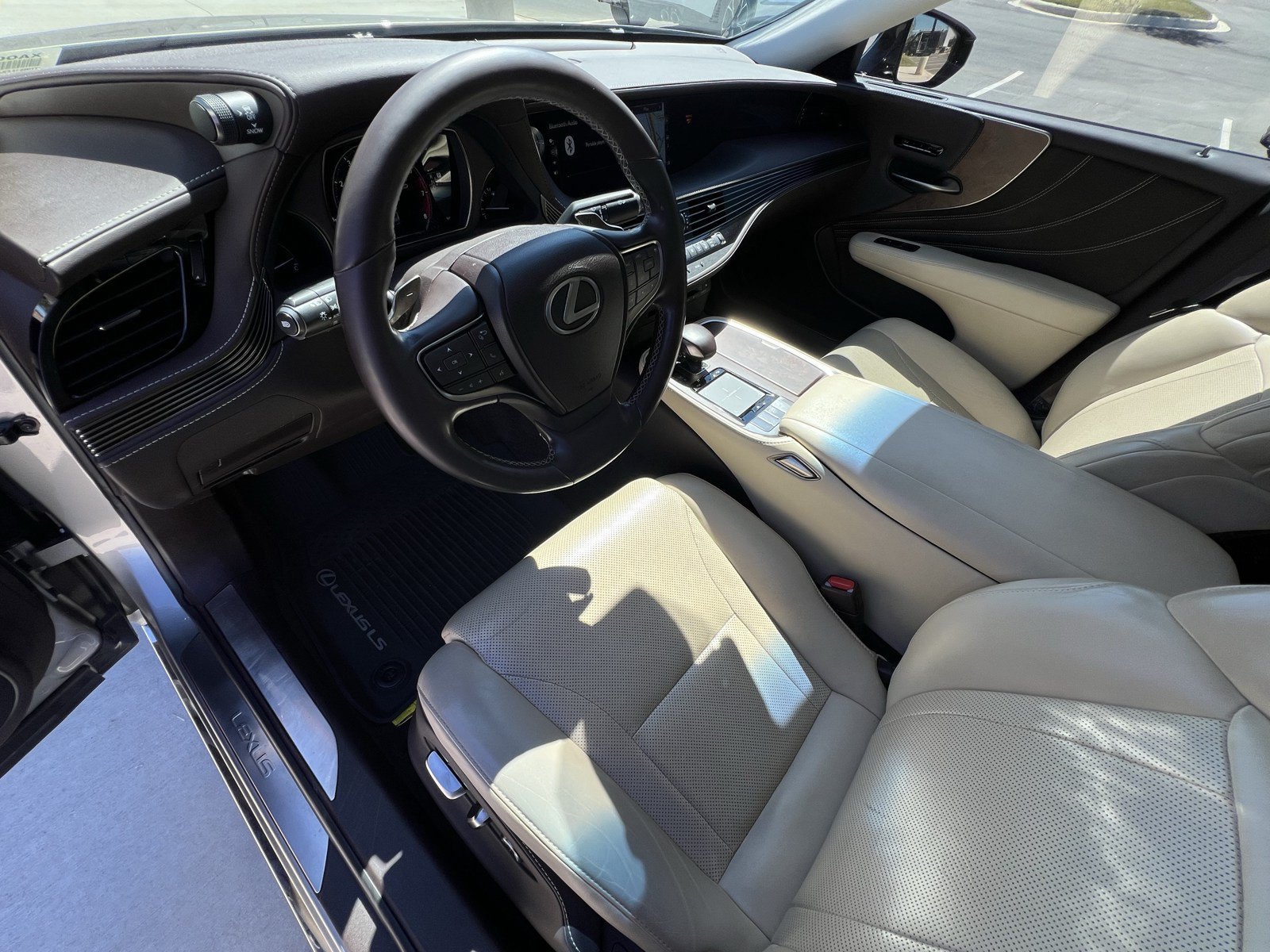 Used 2018 Lexus LS 500 w/ Accessory Package (Z2) RWD image 17