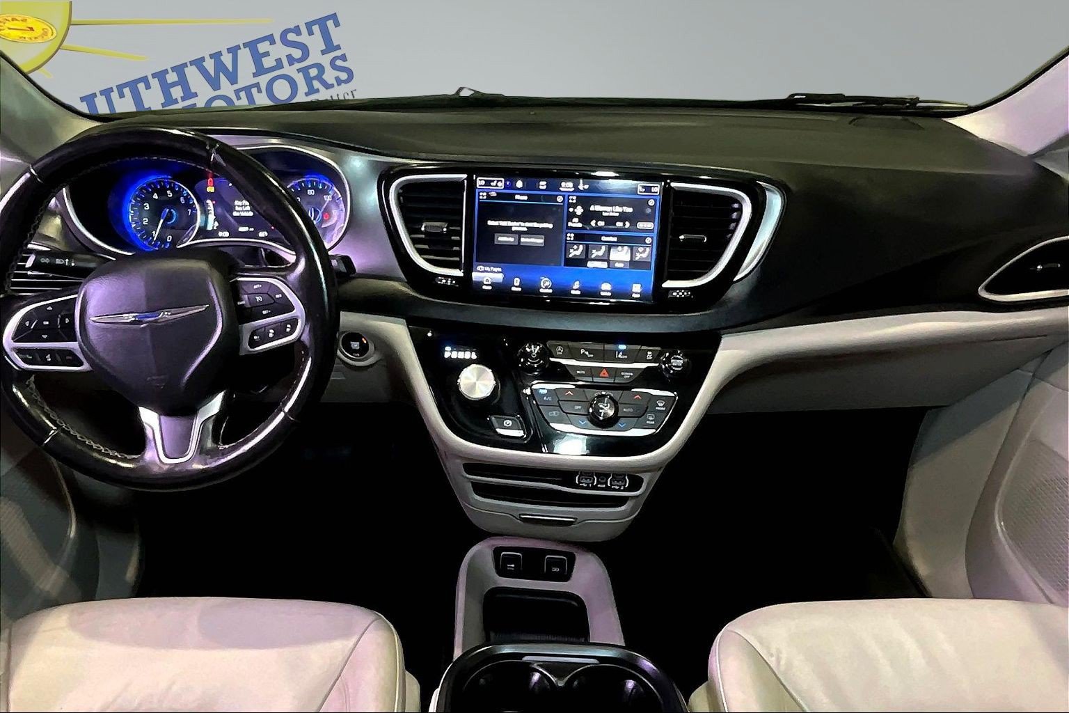 Used 2021 Chrysler Pacifica Touring-L FWD image 8