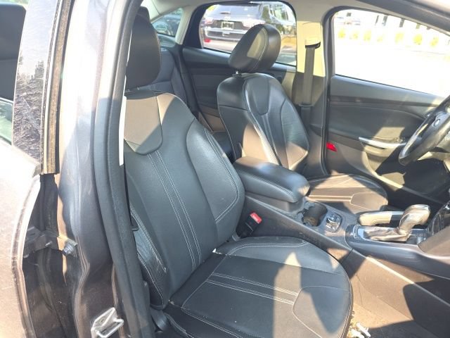 Used 2014 Ford Focus Titanium FWD image 19