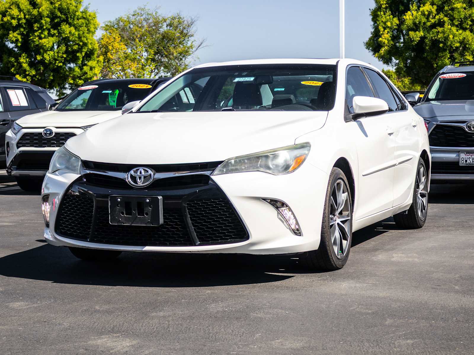 Used 2015 Toyota Camry XSE w/ Moonroof Package FWD image 3