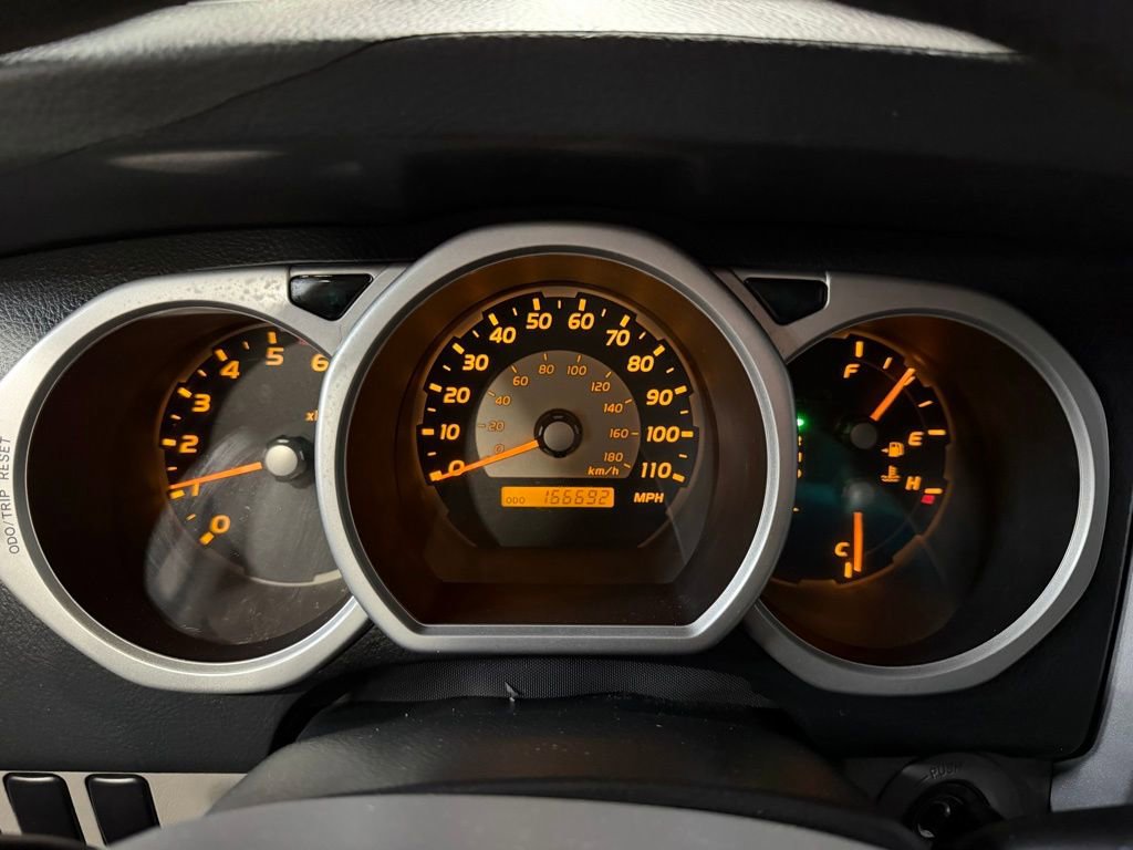 Used 2005 Toyota 4Runner SR5 AWD/4WD image 10