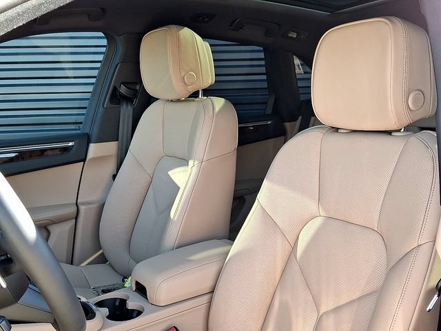 Certified 2026 Porsche Macan AWD/4WD image 5