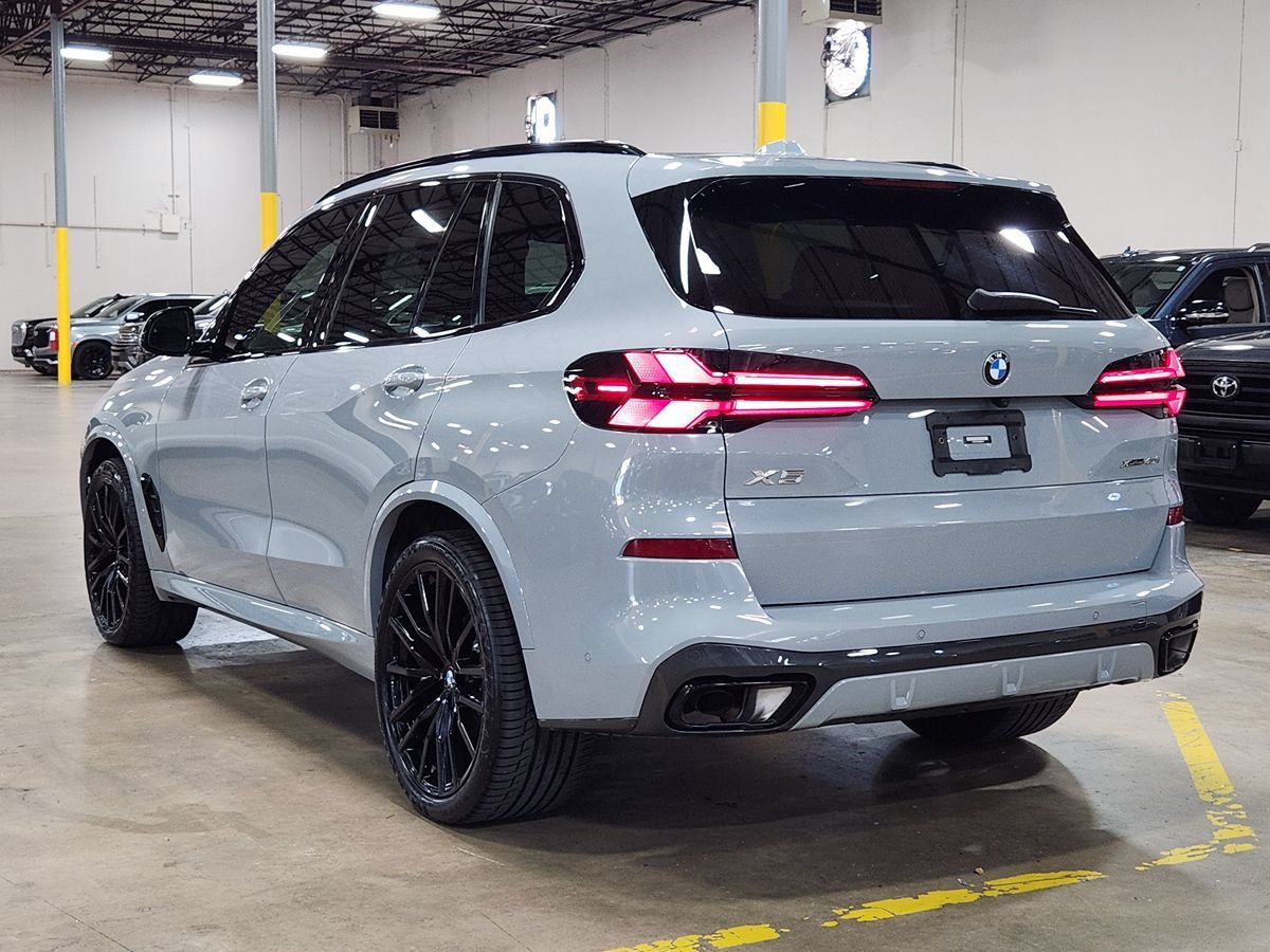 Used 2024 BMW X5 xDrive40i w/ M Sport Package AWD/4WD image 11