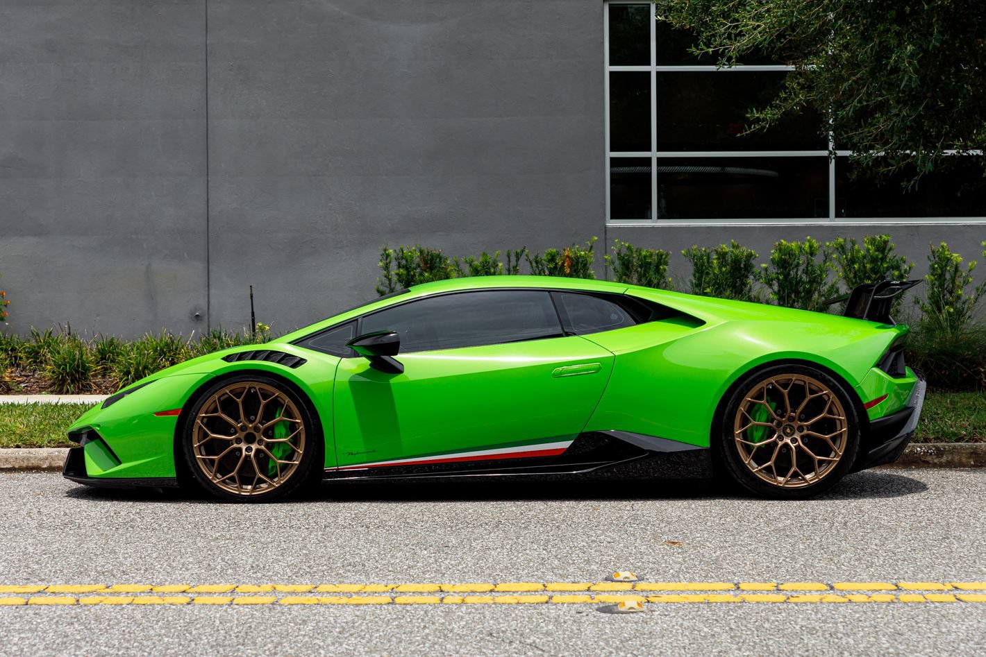 Used 2018 Lamborghini Huracan Performante AWD/4WD image 28