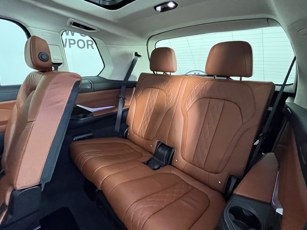 Used 2021 BMW X7 xDrive40i w/ Luxury Seating Package AWD/4WD image 23