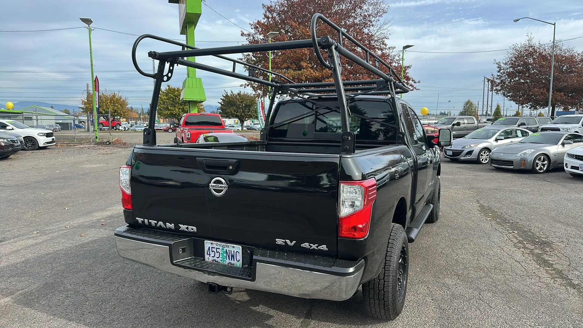 Used 2017 Nissan Titan SV image 4
