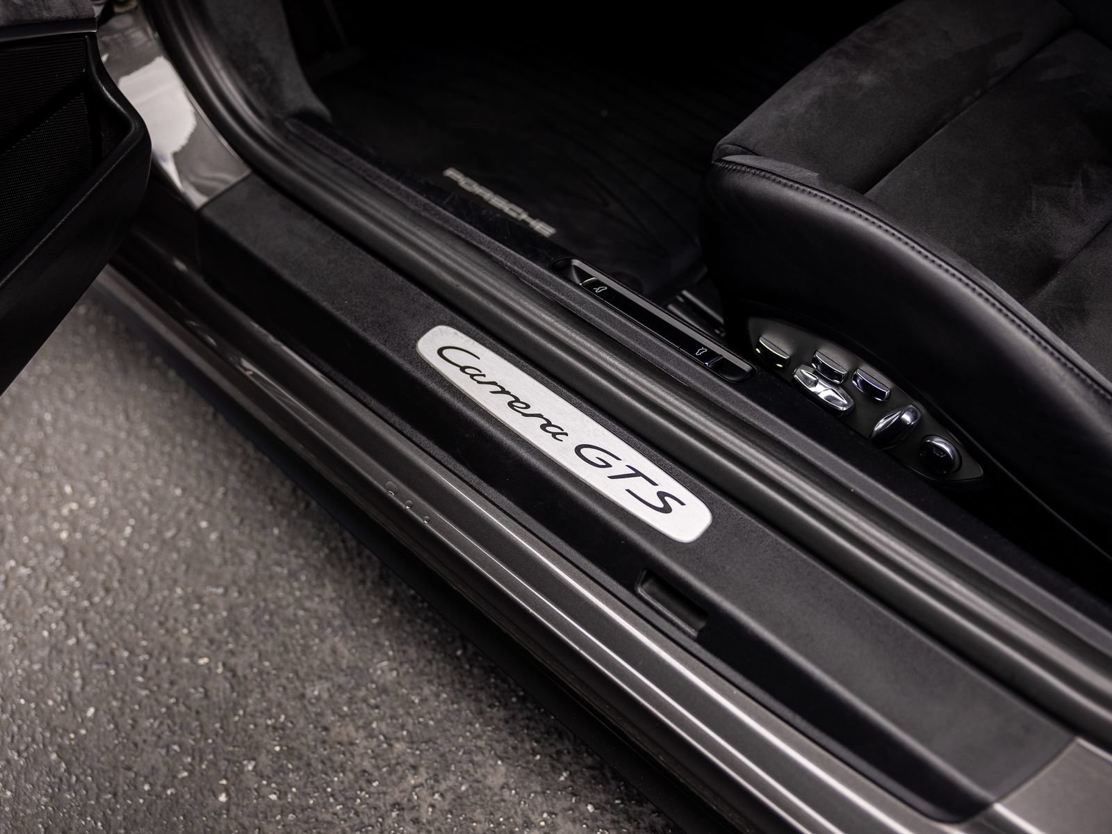Certified 2018 Porsche 911 Carrera GTS RWD image 43