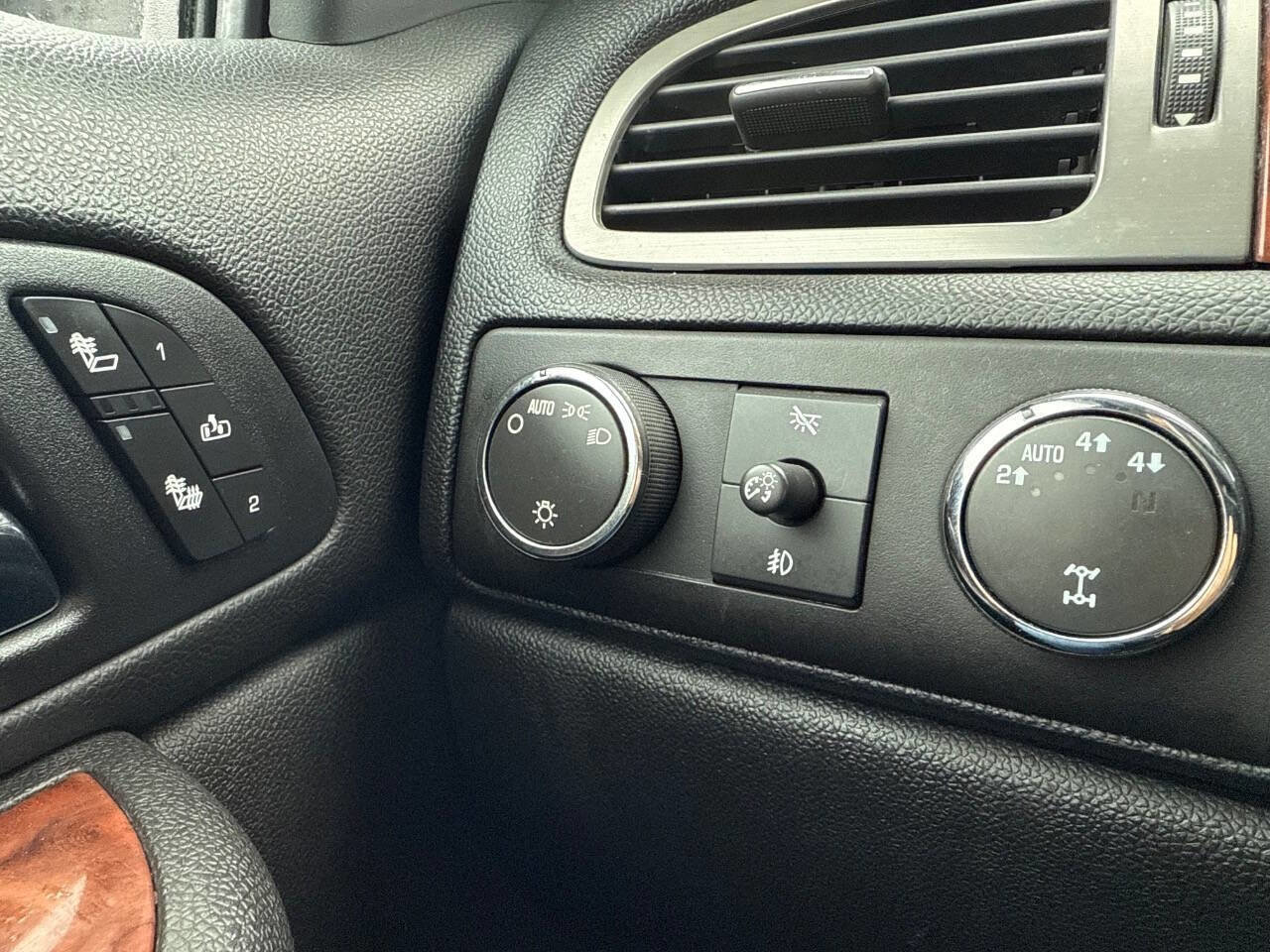 Used 2008 Chevrolet Avalanche LT AWD/4WD image 31