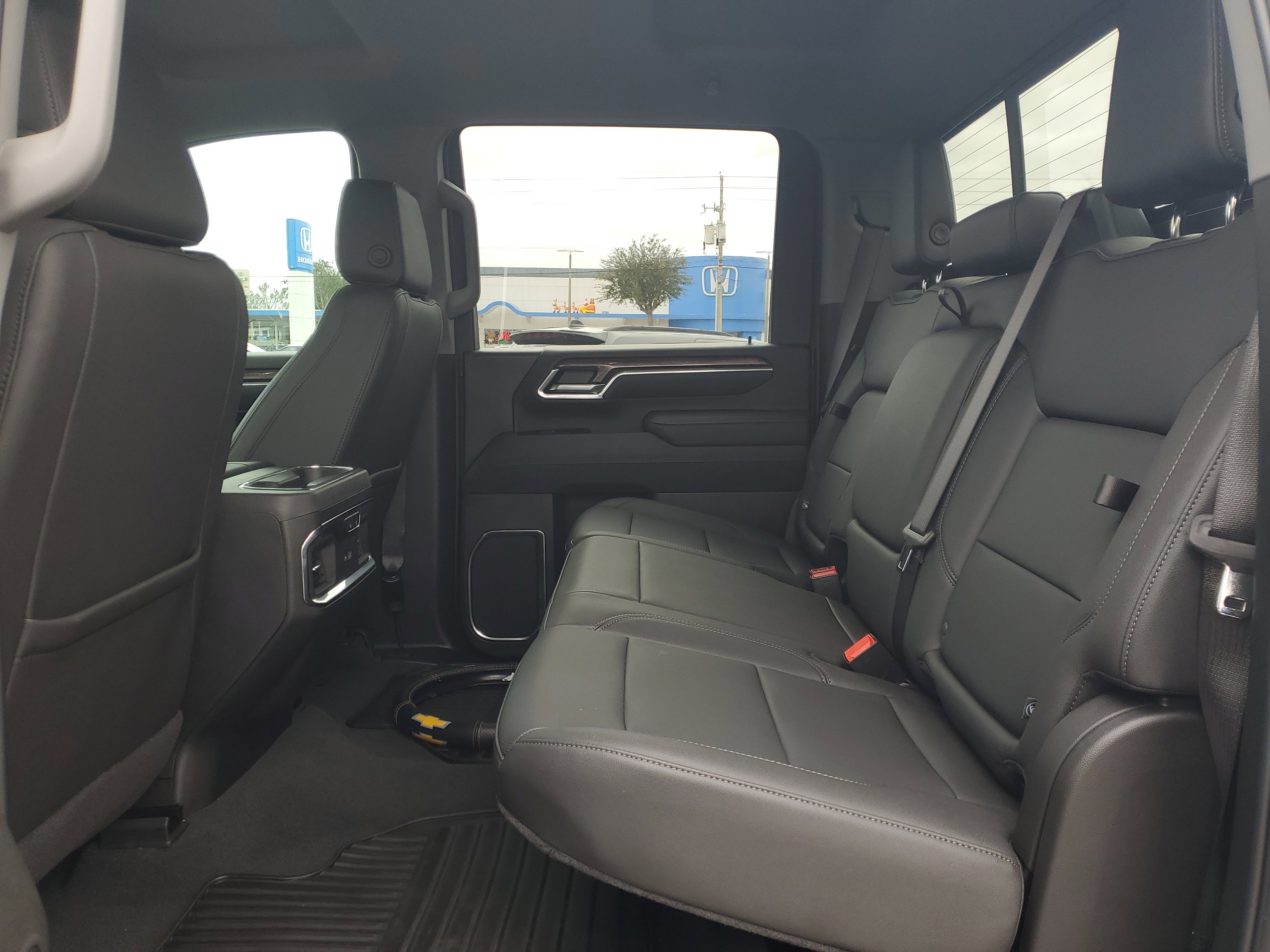 Used 2025 Chevrolet Silverado 2500 LTZ w/ LTZ Premium Package image 15