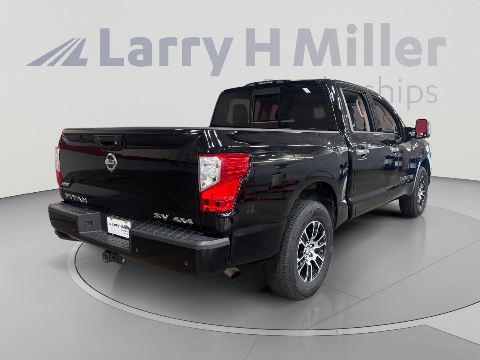 Used 2020 Nissan Titan SV w/ SV Convenience Package AWD/4WD image 5