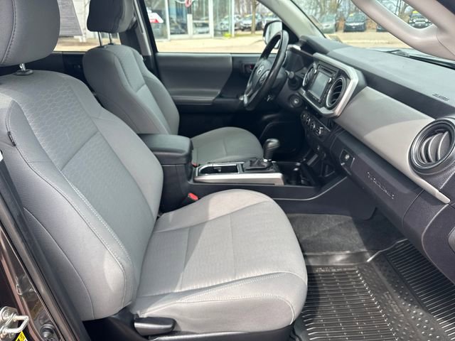 Used 2017 Toyota Tacoma SR5 w/ Tow Package image 28
