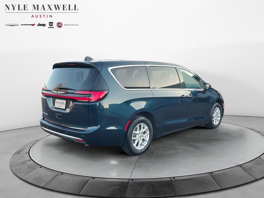 Used 2023 Chrysler Pacifica Touring-L image 15