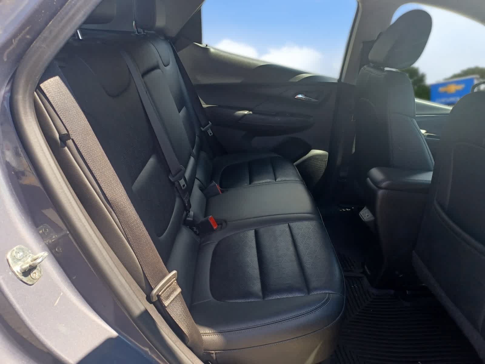 Used 2022 Chevrolet Bolt LT w/ Infotainment Package FWD image 19