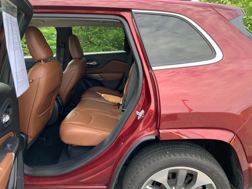 Used 2019 Jeep Cherokee Overland w/ Technology Group AWD/4WD image 25
