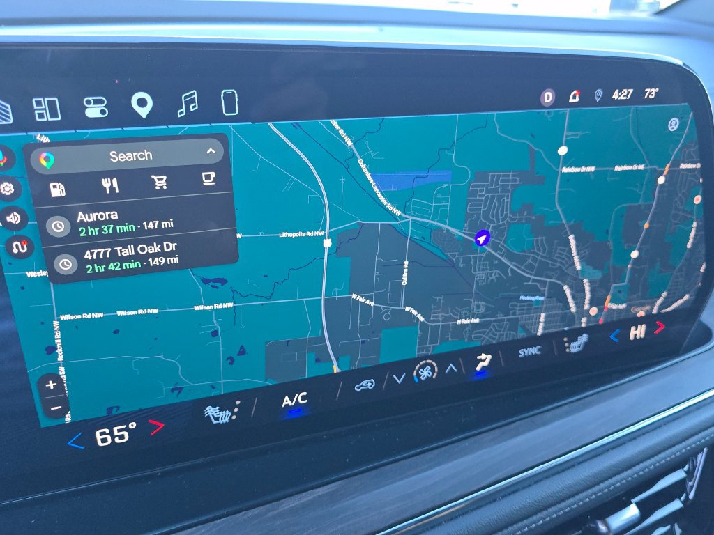 Used 2025 Chevrolet Suburban LT AWD/4WD image 2