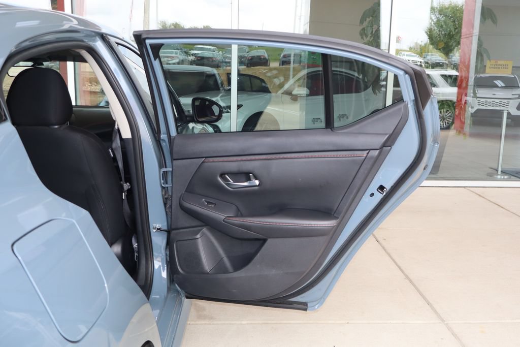 Used 2025 Nissan Sentra SR FWD image 34