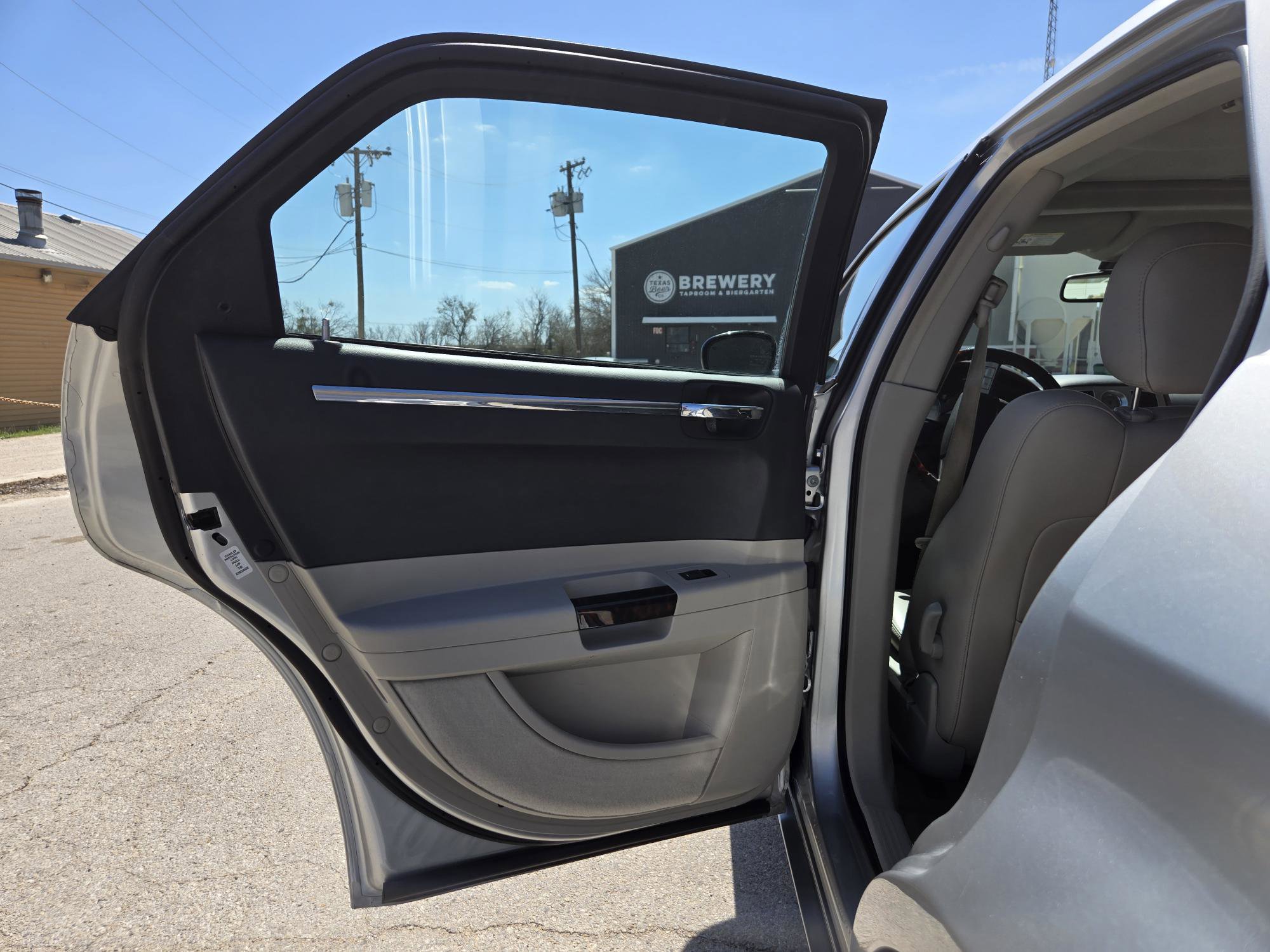 Used 2006 Chrysler 300 C image 16