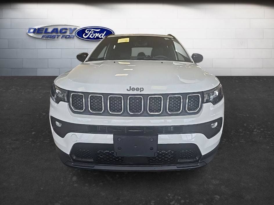 Used 2023 Jeep Compass Latitude w/ Convenience Group AWD/4WD image 10