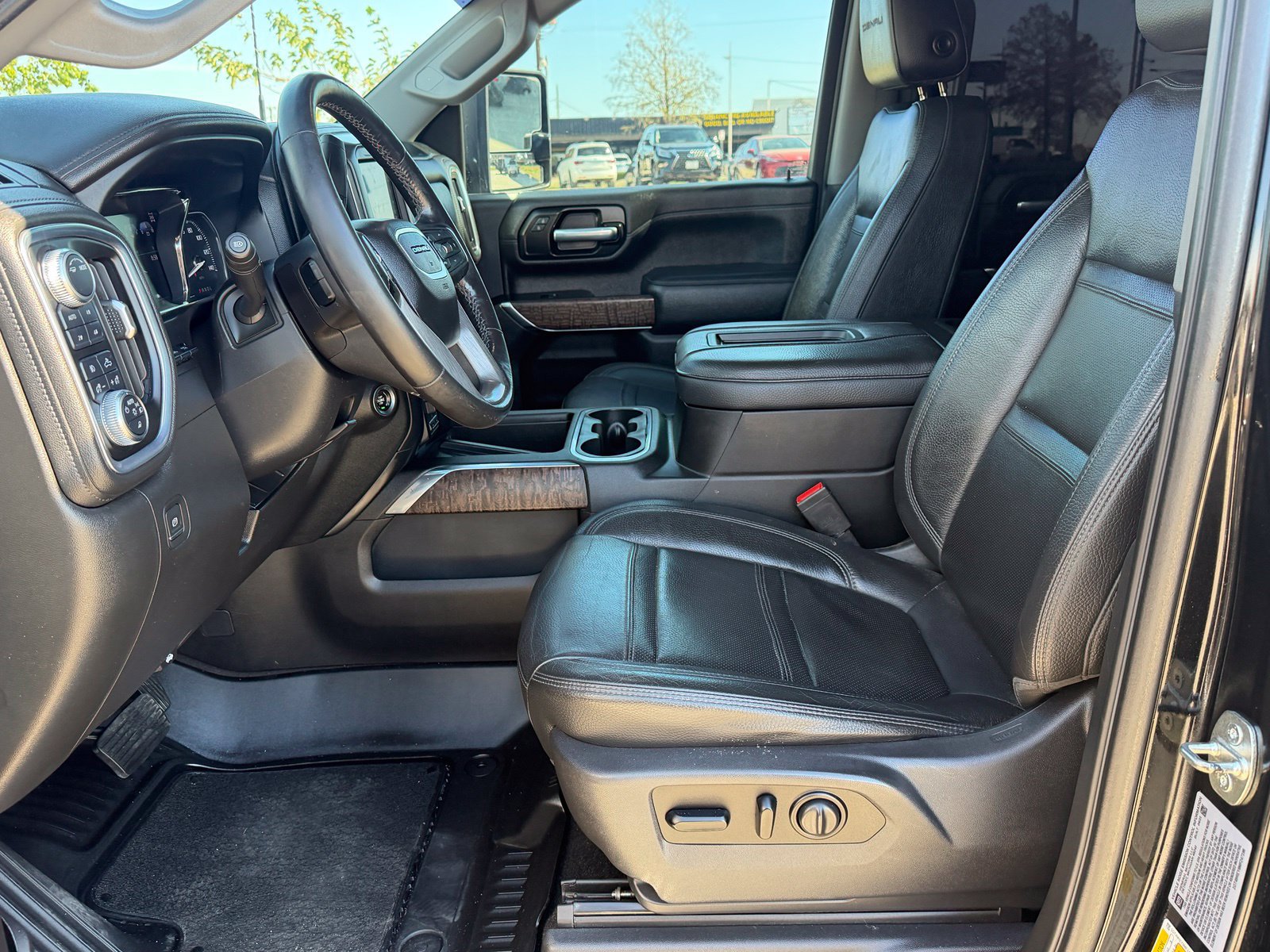 Used 2021 GMC Sierra 2500 Denali w/ Denali Black Diamond Edition AWD/4WD image 39