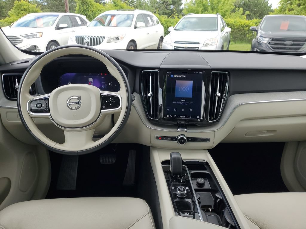 Used 2023 Volvo XC60 B5 Plus AWD/4WD image 18