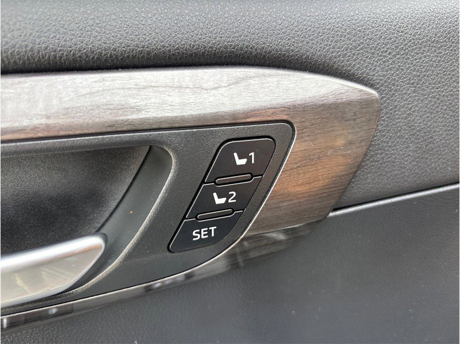 Used 2023 Toyota Highlander Platinum image 26