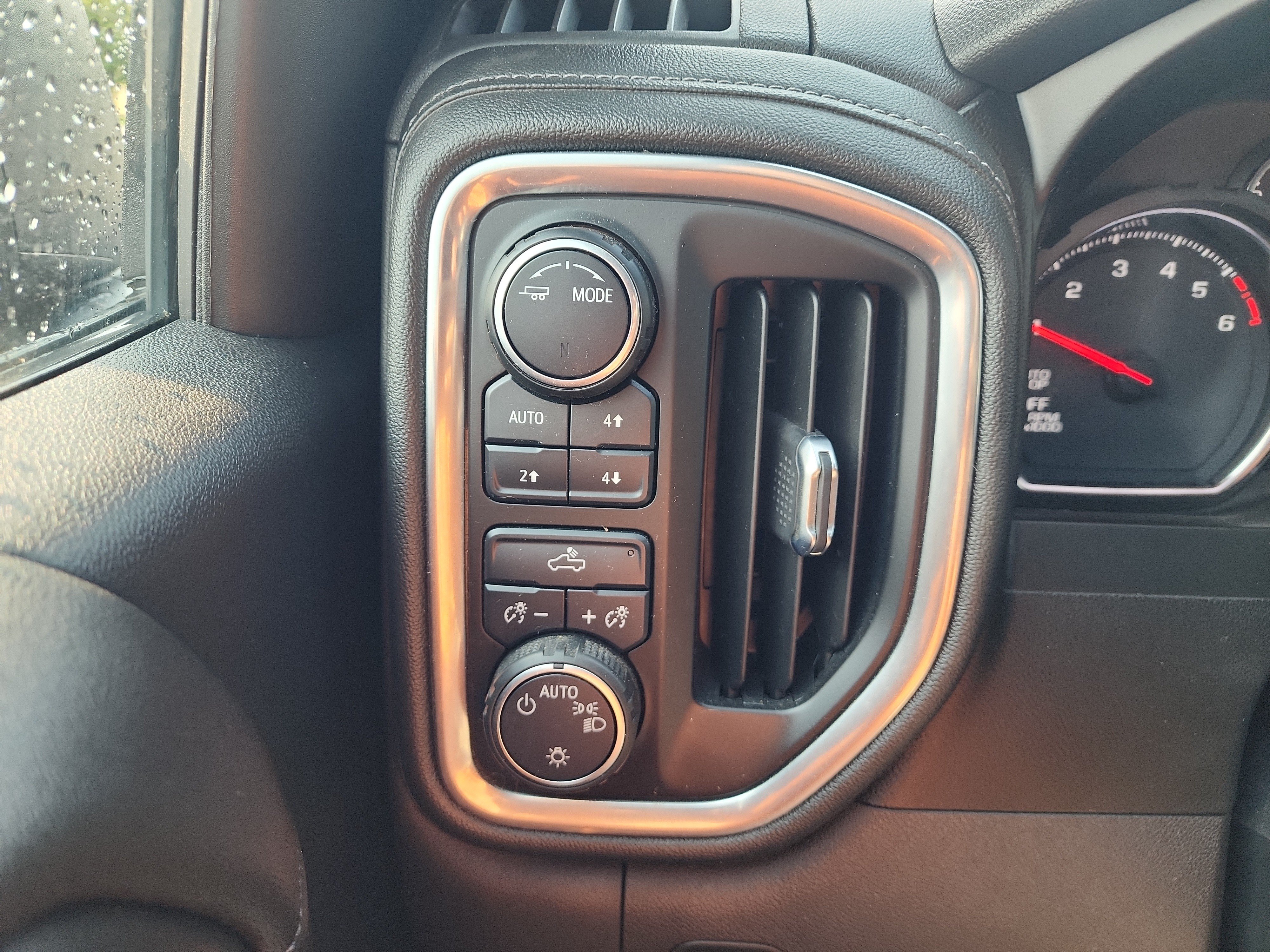 Certified 2021 Chevrolet Silverado 1500 LT w/ Diesel Off-Road Package AWD/4WD image 21