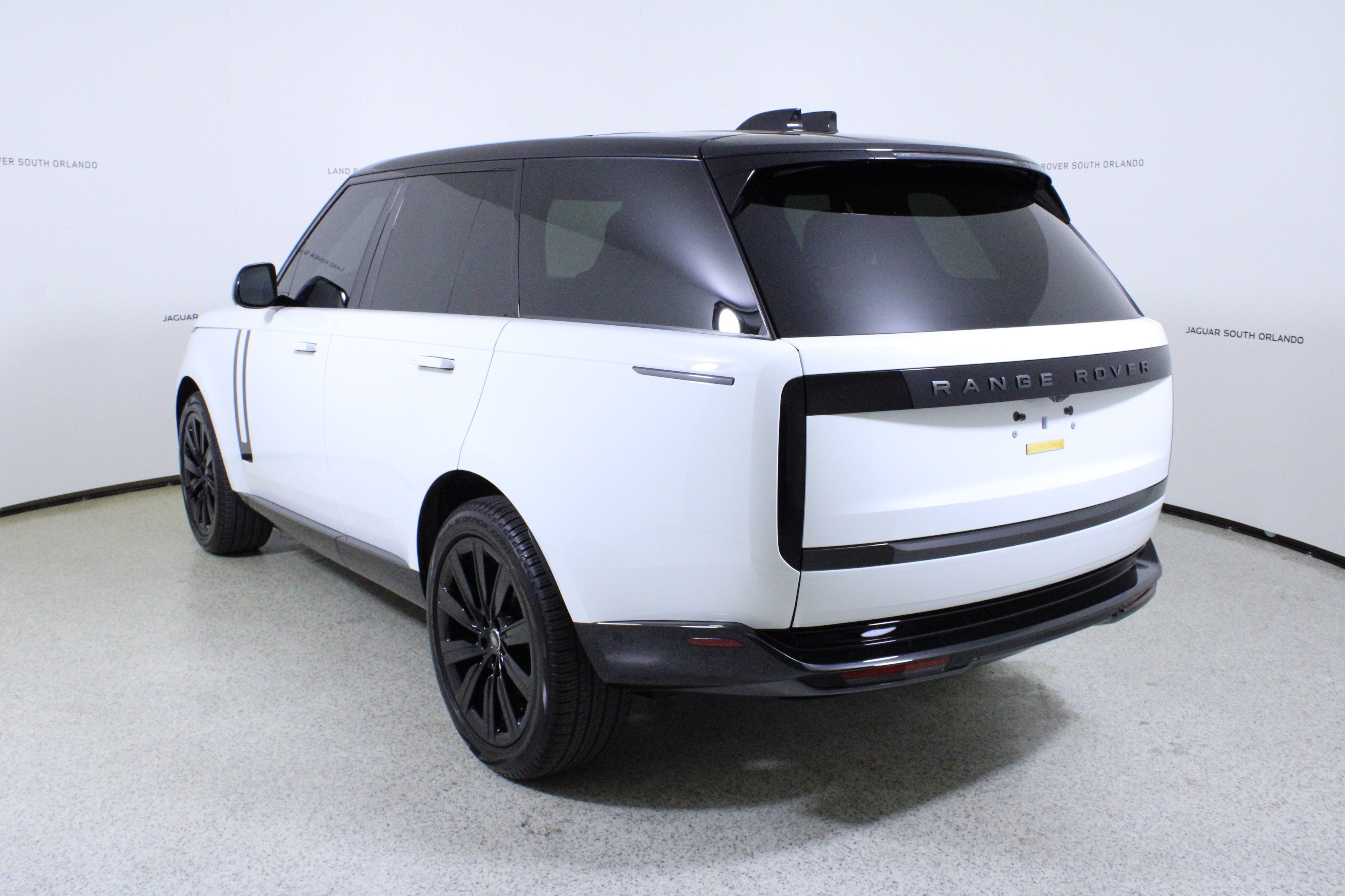 Used 2024 Land Rover Range Rover SE image 5