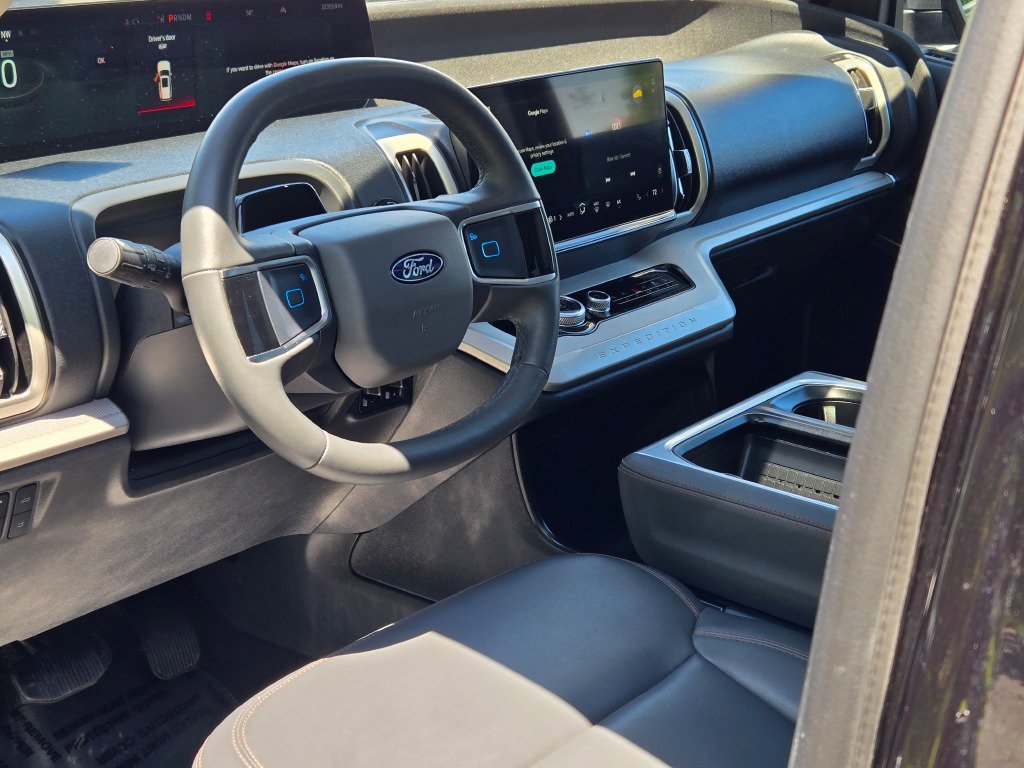 Used 2025 Ford Expedition Active AWD/4WD image 30